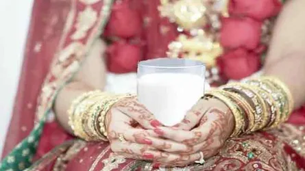 বিয়ের পর বাসর ঘরে ঢুকেই দেখলেন স্ত্রী অন্তঃসত্ত্বা