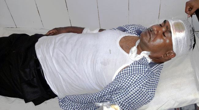 ট্রাফিক ইন্সপেক্টরকে পেটালেন ছাত্রলীগ নেতা