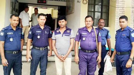 গৃহবধূর অশ্লীল ভিডিও ধারণ করে চাঁদা দাবি : যুবক গ্রেফতার