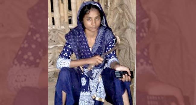 দা হাতে ৫ দিন ধরে প্রেমিকের বাড়িতে প্রেমিকা