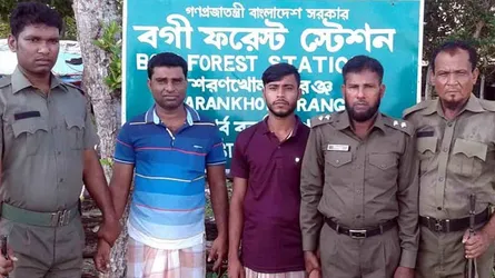 কোটি টাকা মূল্যের বিরল প্রজাতির তক্ষকসহ আটক দুই চোরাশিকারী