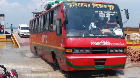 পদ্মায় হঠাৎ পানি বৃদ্ধিতে রাজবাড়ীর জৌকুড়া-নাজিরগঞ্জ রুটে ফেরি চলাচল ব্যাহত