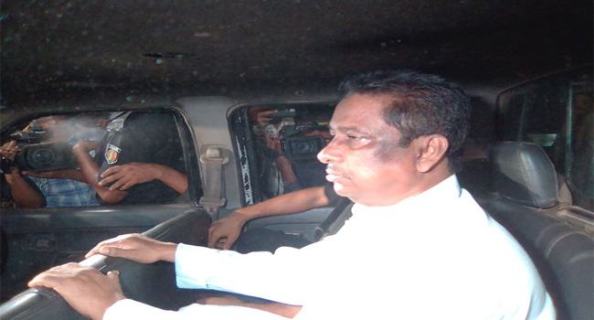 কলাবাগান ক্রীড়া চক্রে অভিযান চলছে, র‌্যাব হেফাজতে বায়রার সহসভাপতি ফিরোজ