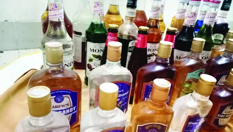 তরুণীসহ গ্রেফতার ২০, বিপুল মাদক ও টাকা জব্দ