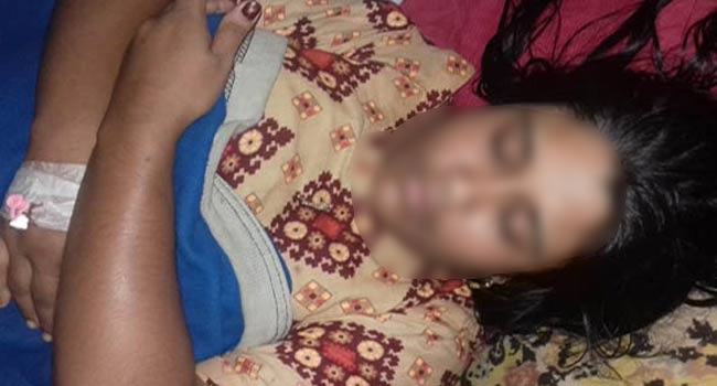যৌতুকের টাকা না পেয়ে স্ত্রীর শরীরে এসিড নিক্ষেপ