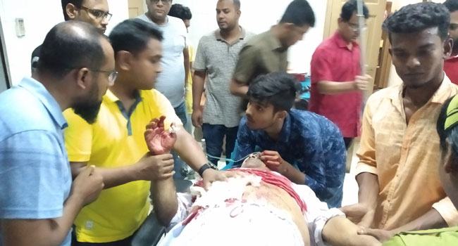 চুয়াডাঙ্গায় যুবলীগ নেতাকে কুপিয়ে জখম, ঢাকায় স্থানান্তর