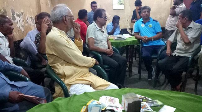 বগুড়া টাউন ক্লাবে পুলিশের হানা, জুয়ার টাকাসহ গ্রেফতার ১৫