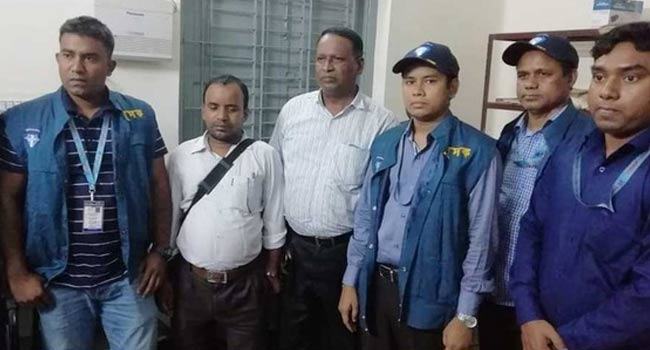 ঘুষের টাকাসহ ২ সরকারি কর্মকর্তা গ্রেফতার