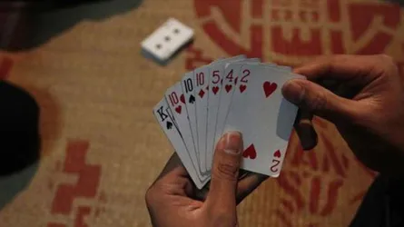 স্কুলে জুয়ার আসর, বরিশালে যুবলীগ নেতাসহ আটক ৯