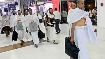 ১০ হাজার হজযাত্রী ফেরার তথ্য নেই ধর্ম মন্ত্রণালয়ে