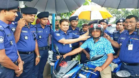চুয়াডাঙ্গায় ‘নো হেলমেট নো ফুয়েল’ কার্যক্রমের উদ্বোধন