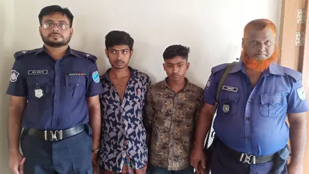 দুই মাদক ব্যবসায়ী গ্রেফতার