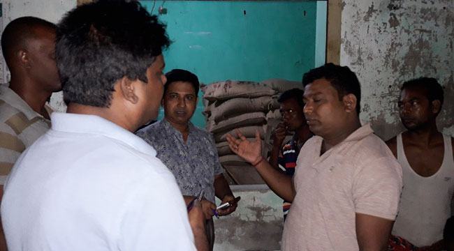 সিংড়ায় আ’লীগ নেতার দোকান থেকে ৪৩ বস্তা ভিজিডির চাল জব্দ