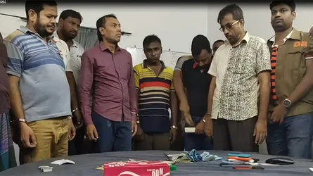 সাতক্ষীরায় আ’লীগ নেতার বাড়িতে জুয়ার আসরে পুলিশের অভিযান