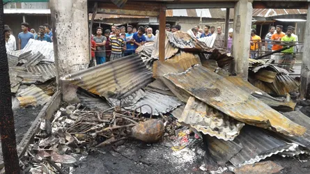 মধুখালীতে অগ্নিকাণ্ডে ১৪ ব্যবসা প্রতিষ্ঠান পুড়ে ছাই