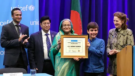 ইউনিসেফ পুরস্কার নিলেন প্রধানমন্ত্রী