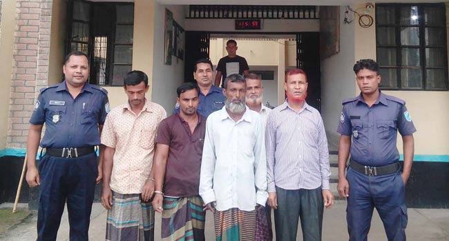 নগদ ৩২৫ টাকাসহ ৫ জুয়াড়ি গ্রেফতার