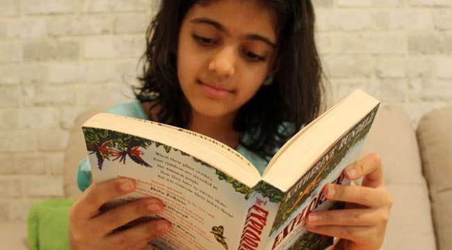 বই পড়ে রেকর্ড ১০ বছরের বালিকার