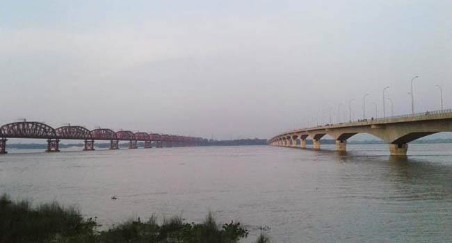 ১৬ বছর পর হার্ডিঞ্জ ব্রীজ পয়েন্টে পদ্মার পানি বিপদসীমার ওপরে