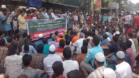 পুর্নবাসন ছাড়া হকার উ‌চ্ছেদ ব‌ন্ধের দা‌বি