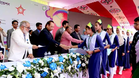 সিরাজগঞ্জের ১২৪০জন মেধাবী  শিক্ষার্থীকে সম্মাননা-বৃত্তি প্রদান করেছে