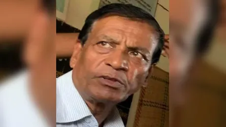 সোনাগাজীতে আ’লীগ নেতার হাতে উপজেলা শিক্ষা কর্মকর্তা লাঞ্ছিত