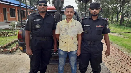 ভুয়া এসআইকে আটক করল র‌্যাব