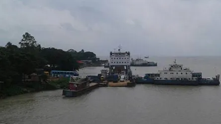 লঞ্চের পর ফেরি চলাচলও বন্ধ দৌলতদিয়া-পাটুরিয়া রুটে