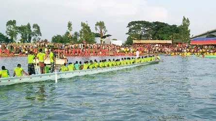 মেঘনা পাড়ে ঐতিহ্যবাহী নৌকা বাইচ