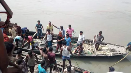 কুড়িগ্রামে তিস্তা নদীতে যাত্রীবাহী নৌকাডুবি, নিখোঁজ ১০
