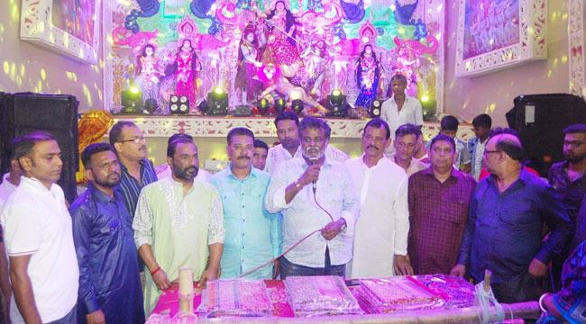 নারায়ণগঞ্জে দুর্গাপূজা উপলক্ষে যুবদলের বস্ত্র বিতরণ ও শুভেচ্ছা বিনিময়