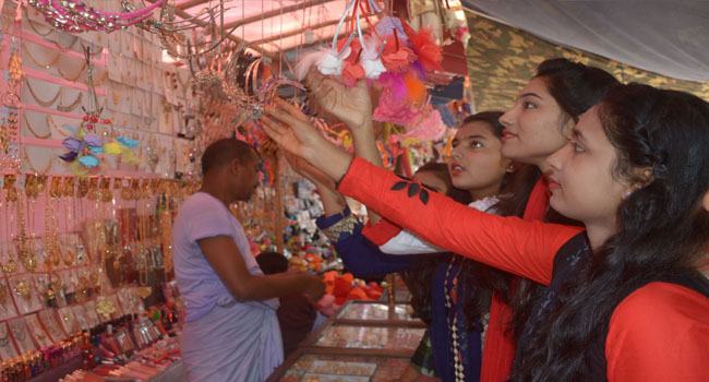 ইছামতি নদীর তীরে ঐতিহ্যবাহী বউ মেলা