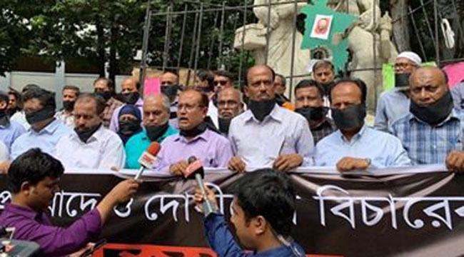 আবরার হত্যার বিচার ও দোষীদের গ্রেফতার দাবিতে ঢাবি সাদা দলের মৌন অবস্থান