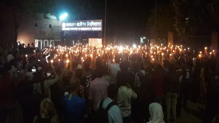 পুরো ক্যাম্পাস যেন একটি শোক বই