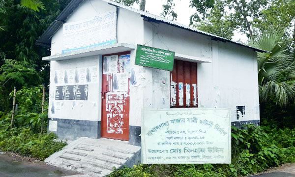 সিংড়ায় যাত্রী ছাউনিতে আ’লীগ চেয়ারম্যানের ধানের গুদাম