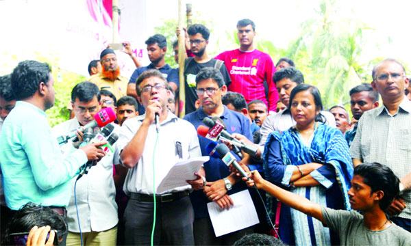আজকের মধ্যে দাবি না  মানলে বুয়েট অচল