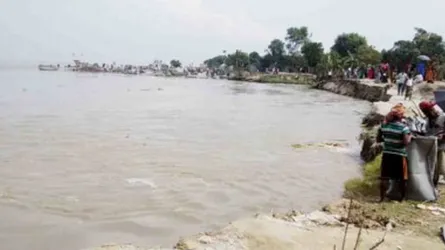 ভাঙনের কবলে দৌলতদিয়ার ৩টি ফেরি ঘাট