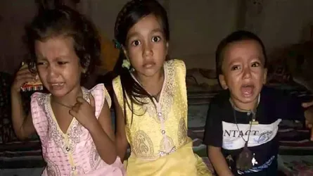 বাবার পর মায়ের মৃত্যুতে কান্না থামছেনা অসহায় ৩ শিশুর