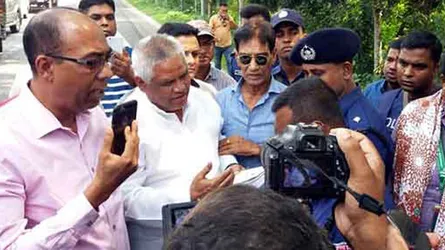 পুলিশি বাধায় আবরারের বাড়িতে যেতে পারলেন না বিএনপি নেতারা