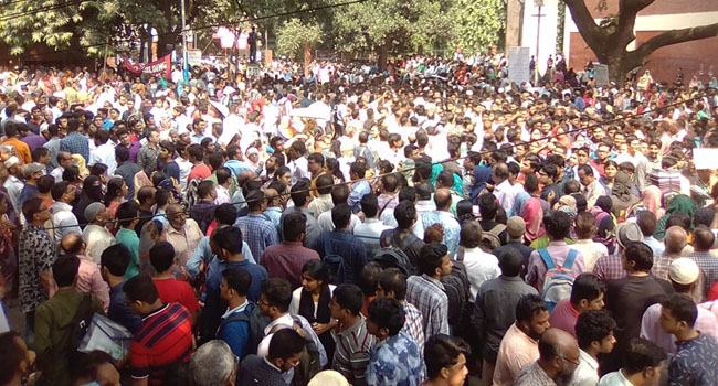 বু‌য়েট ভ‌র্তি পরীক্ষা : অভিভাবক‌দের মু‌খে মু‌খে আবরার হত্যা