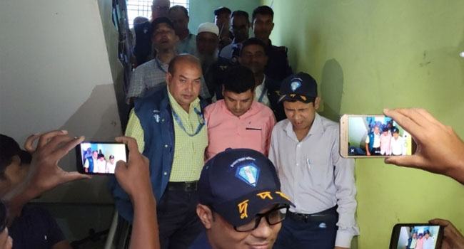 ঘুষের টাকাসহ দুদকের ফাঁদে পাসপোর্ট অফিসের কর্মচারী