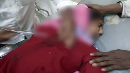 প্রেমের প্রস্তাবে রাজি না হওয়ায় ছাত্রীকে কোপালো বখাটে