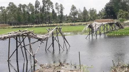 সাঁকো ভেঙে রোগীর মৃত্যু