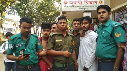 গাজীপুরে হাসপাতালে হামলা ও ভাংচুর, চিকিৎসক লাঞ্ছিত