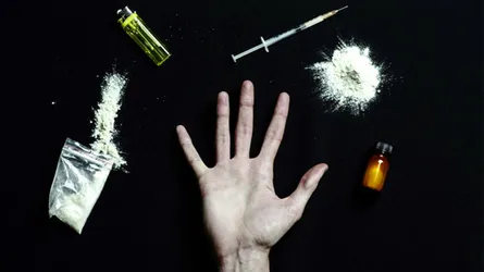 মাদক থেকে দূরে থাকুন