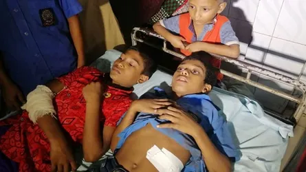 ককটেল বিস্ফোরণে দুই শিক্ষার্থী আহত