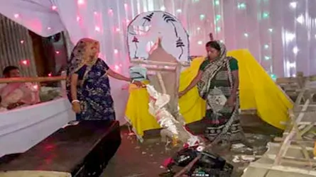 আ’লীগ নেতার নেতৃত্বে পূজা মন্ডপে হামলা, প্রতিমা ভাংচুর