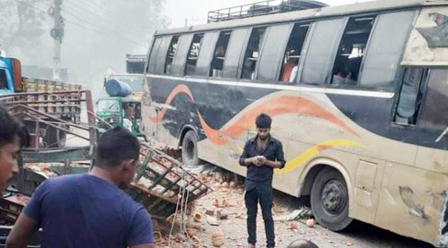 বগুড়ার শেরপুরে বাস-ভটভটি সংঘর্ষে চালক নিহত