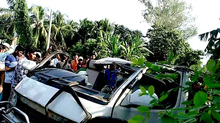 রোগী নিয়ে ফেরার পথে অ্যাম্বুলেন্সে সিলিন্ডার বিস্ফোরণ : নিহত ৩