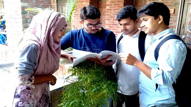 মেধাবী সন্তানদের নিরাপত্তা দিতে ব্যর্থ প্রশাসন